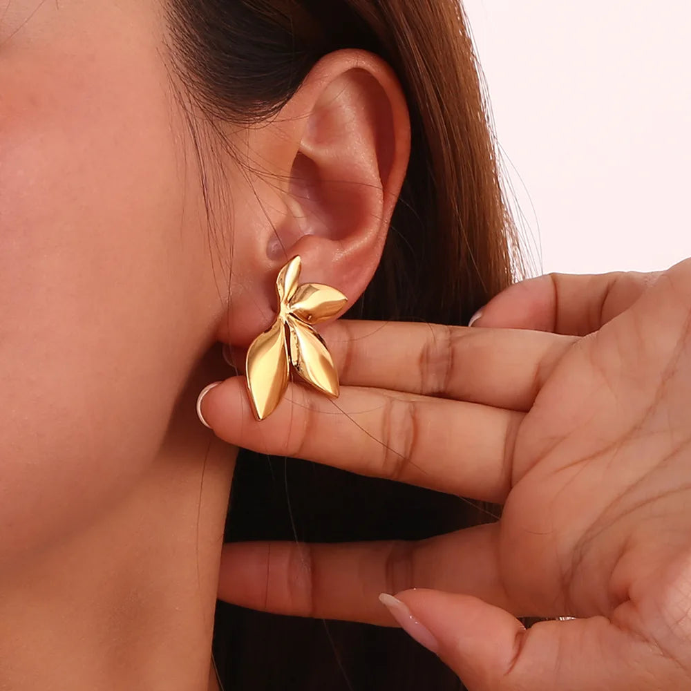 Serene Leaf Gold Earrings