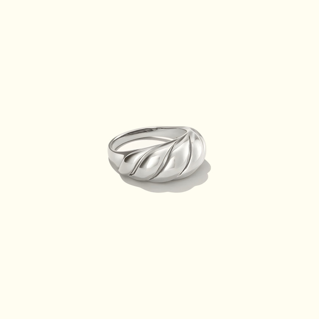 Elara Twirl Ring