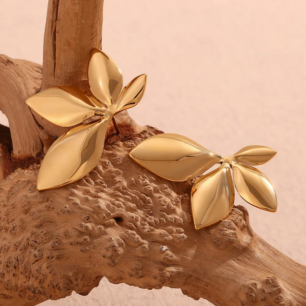 Serene Leaf Gold Earrings