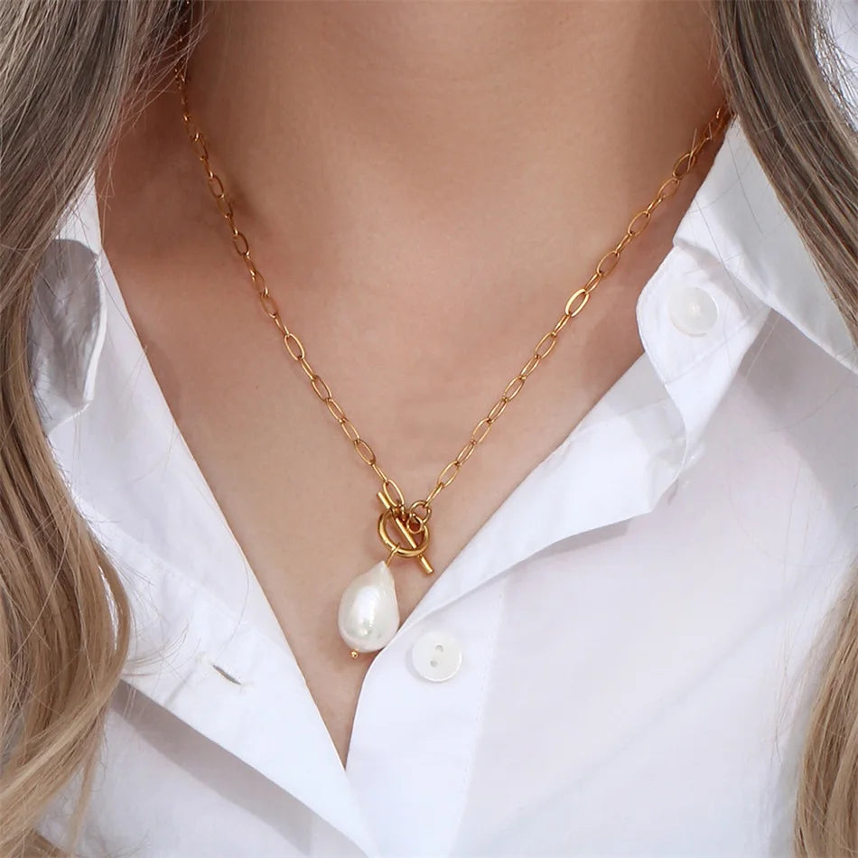 Vivienne Pearl Gold Necklace