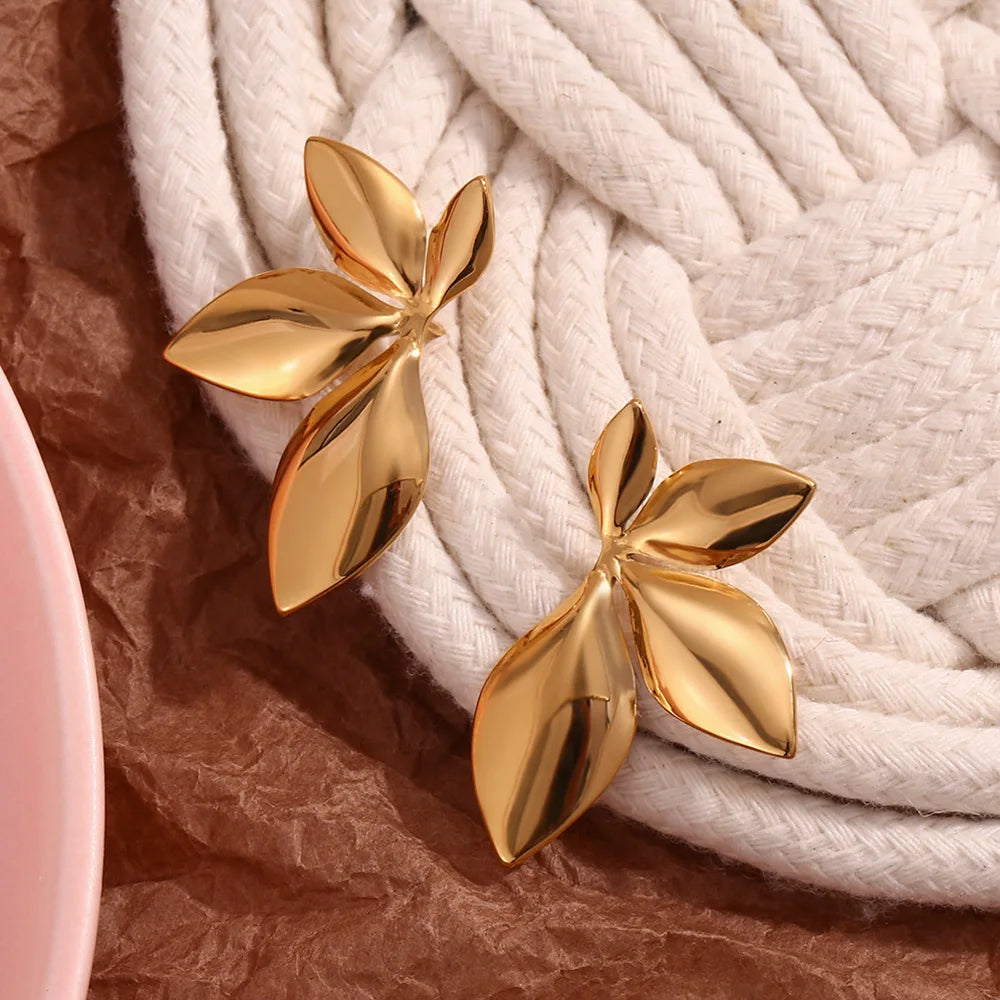 Serene Leaf Gold Earrings