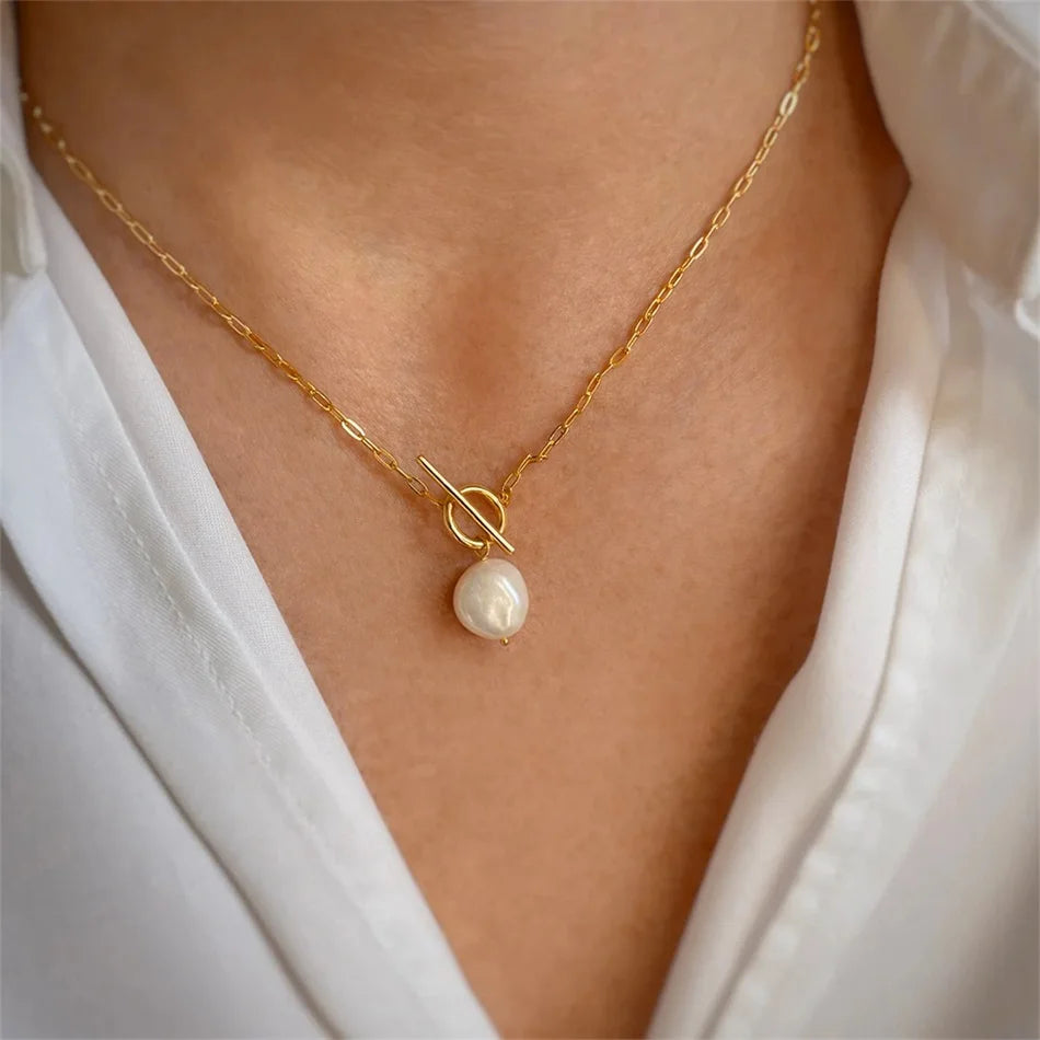 Vivienne Pearl Gold Necklace